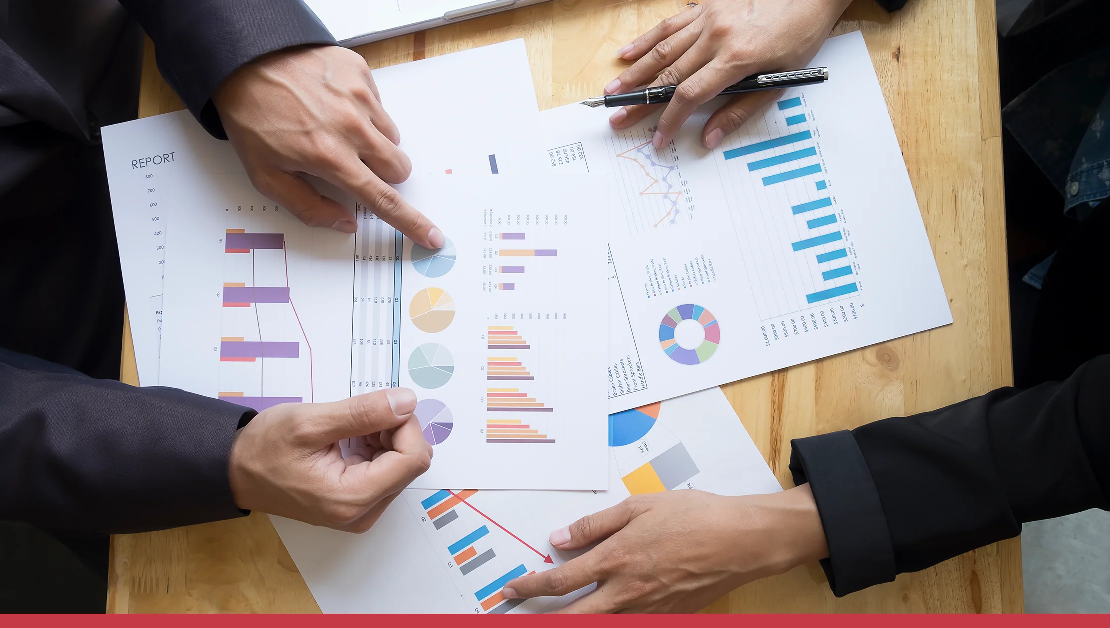 Airbnb Competitor Insights & Benchmarking